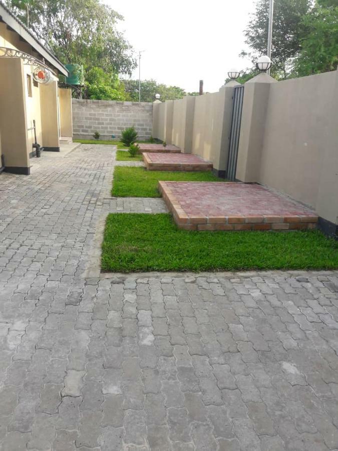 Riverside Guesthouse B & B Katima Mulilo Buitenkant foto